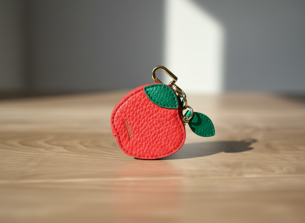 Celoume Fruit Coin Purse – Apple (Regular Size)  （セ・ルー・ム フルーツコインパース アップル〈レギュラー〉）